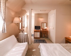 Guesthouse Country Inn Orchard House (Hokuto, Japan)