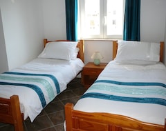 Hele huset/lejligheden Spacious Apartment With Sea Views And A Large Private Sunny Terrace With Wifi (Budens, Portugal)