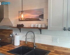 Entire House / Apartment Sunrise Loft - Beach Front Guest House (Sandspit, Canada)