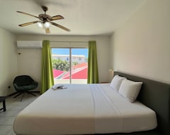 Hotel Talk Of The Town (Oranjestad, BES Islands)