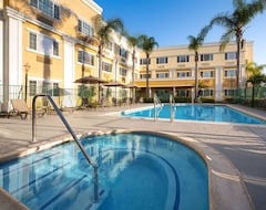 Khách sạn Holiday Inn Express & Suites Garden Grove-Anaheim South (Garden Grove, Hoa Kỳ)