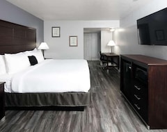 Otel Your Home Away From Home! Outdoor Pool, Free Parking, Near Arizona Stadium (Tucson, ABD)