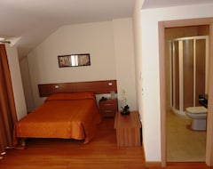Hotel Hostal La Morada (Cistérniga, Spain)