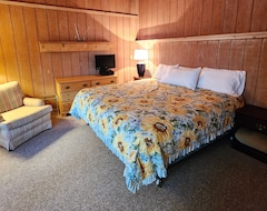 Entire House / Apartment Drummond Island Vacation Homes-Pebble Beach Cottage (Drummond Island, USA)