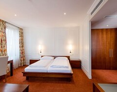 Double Room Premium Without Balcony - Hotel Krone (Mondsee, Austria)