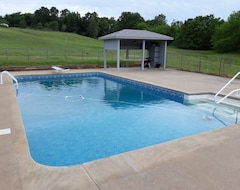Entire House / Apartment Secluded Getaway With Pool And Boat Dock (Checotah, USA)
