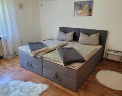 Casa/apartamento entero Apartment Saras With Private Garden, Wi-fi And Air Conditioning (Plettenberg, Alemania)