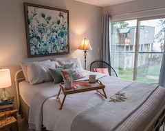 Khách sạn Amazing Views, Comfy And Cozy Nest! (Ladysmith, Canada)