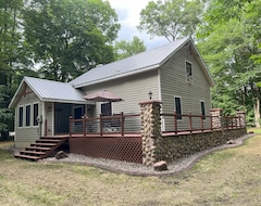 Hele huset/lejligheden Home With Lake Access And Dock - Short Walk To Lake (Amery, USA)