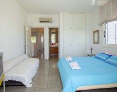 Khách sạn Sunset Beachfront Villa Meneou (Larnaca, Síp)