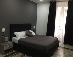 Khách sạn Mb95 - Mezzocannone Luxurious Bed&breakfast (Napoli, Ý)