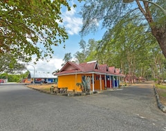 Khách sạn Oyo 90744 Bari Indah Beach Resort (Setiu, Malaysia)