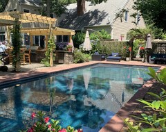 Koko talo/asunto Village Rauhallinen Perinteiset uima-allas ja rehevä puutarha (Sag Harbor, Amerikan Yhdysvallat)