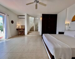 Toàn bộ căn nhà/căn hộ Panoramic Beachfront Villa (Long Bay Village, Lesser Antilles)