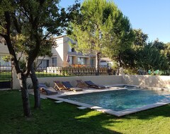 Toàn bộ căn nhà/căn hộ Bioclimatic Spacious Farmhouse With Pool Inspirations To Comptemporaine (Uzès, Pháp)