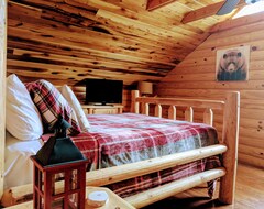 Entire House / Apartment Private & Secluded Yatesville Lake Cabin Rental, Lakeview, Wifi, Kayaks, Arcade! (Louisa, USA)