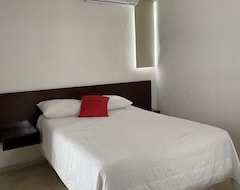 Khách sạn Hotel Cupules (Merida, Mexico)
