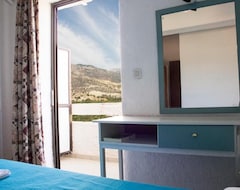 Hotel Esperides (Myrtos, Greece)