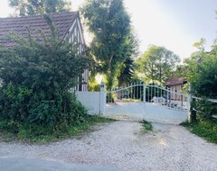 Toàn bộ căn nhà/căn hộ Le Coulimachon: 2 Houses On Wooded Land, Swimming Pool & Water Court (Méry-Corbon, Pháp)