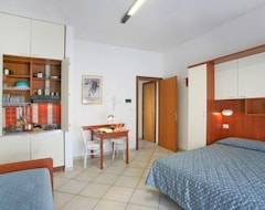 Lejlighedshotel Residence I Girasoli i en rolig beliggenhed og kun 50 meter fra stranden (Rimini, Italien)