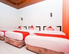 Hotelli OYO 1430 Hotel Ratna Syariah (Probolinggo, Indonesia)