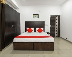 Hotelli OYO 13025 Petals Inn (Noida, Intia)