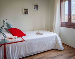 Otel Amazing 3 Bedroom Near La Boqueria - Three Bedroom Apartment, Sleeps 5 (Barselona, İspanya)