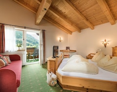 Hotelli Double Room A With Bath, Separate Toilet - Hauserbauer, Alpengasthof-landhotel (Dorfgastein, Itävalta)