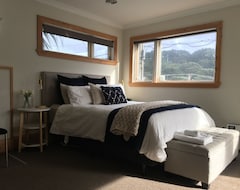 Entire House / Apartment Super Stylish Studio (Hataitai, New Zealand)