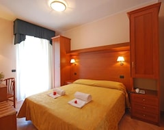 Khách sạn Hotel Jole (Cesenatico, Ý)