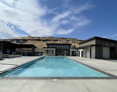 Entire House / Apartment Wild Horse - Riverview Rooftop Oasis In Vantage (George, USA)