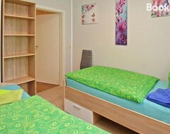 Koko talo/asunto 2 Bedroom Stunning Apartment In Burg Stargard (Burg Stargard, Saksa)