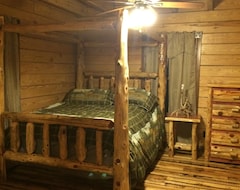 Entire House / Apartment Rustic Log Cabin Back In The Boondocks ! (Crofton, USA)