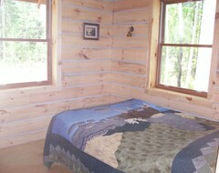 Casa/apartamento entero Red Roof Cabin - Rustic Log Cabin In The Woods! (Black River Falls, EE. UU.)