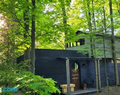 Pansion Black Pine Tree House (Acton, Kanada)