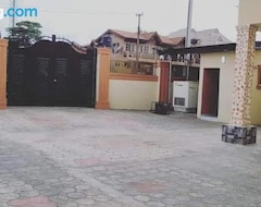 Otel B&y Royal Bar & Lounge Adigbe Road Monijesu Near Adigbe Police Station (Abeokuta, Nijerya)