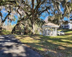 Entire House / Apartment Cozy Waterfront Home W/kayaks/lake Henderson/withlacoochee Bike Trail/ Springs (Inverness, USA)