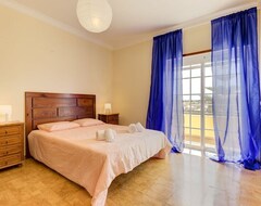 Toàn bộ căn nhà/căn hộ Casa Santa Isabel, Wonderful 6 Bedroom Villa Sleeps 12 Located Just Outside The Traditional Seaside (Praia da Rocha, Bồ Đào Nha)