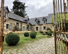 Koko talo/asunto The Large Cypress - Charming Cottage In Brittany 500 M From The Sea (Plouha, Ranska)