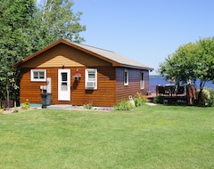Entire House / Apartment Cottage On Portage Lake; Close To Mtu; Nature/bike Trails; Snowmobiling (Hubbell, USA)
