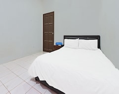 Khách sạn Oyo 90596 Casaria Inn (Paka, Malaysia)