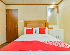 Hotel OYO 16838 Big B Houseboat 10 BHK (Alappuzha, India)