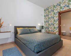 Toàn bộ căn nhà/căn hộ Holiday Home Fiordiloto Apartment With Private Terrace, Wi-fi And Air Conditioning (Adélfia, Ý)
