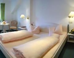 Hotel Roter Hahn - Bed & Breakfast (Garmisch, Tyskland)