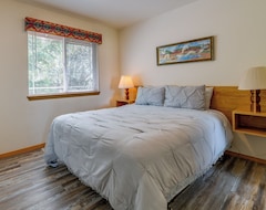 Casa/apartamento entero Resort-style Townhome With Private Deck, Hot Tub (Fort Klamath, EE. UU.)