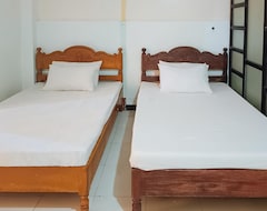 Khách sạn Reddoorz @ Grand Valley Castle Hotel Cagayan (Aparri, Philippines)