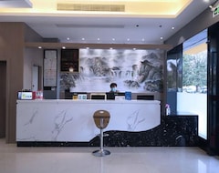 Yuanhe Business Hotel (Hengdian, China)