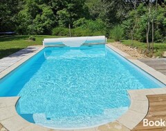 Cijela kuća/apartman Maison De Vacances 9 Personnes Avec Piscine (Saint-Amand-de-Coly, Francuska)