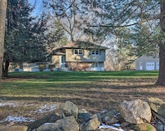 Koko talo/asunto New! Family-friendly Woodbury Home W/ Yard + Deck! (Woodbury, Amerikan Yhdysvallat)
