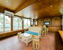 Khách sạn Oyo 13589 Houseboat My Trip Deluxe 4 Bhk Private (Alappuzha, Ấn Độ)